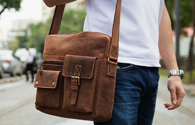 Как подобрать мужскую сумку через плечо